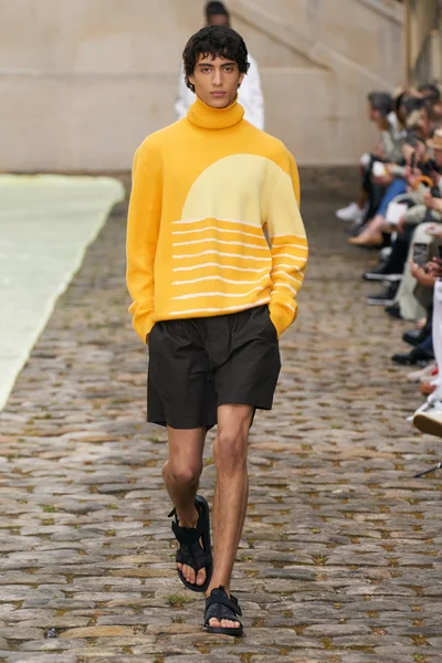 Look 1